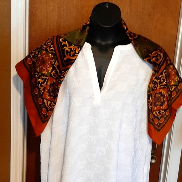 Beautiful Scarf - Picture 2 of 2